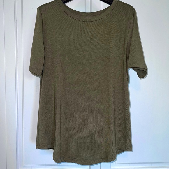 Universal Standard olive green Tee Rex tee shirt - Size 6 - 8 (aka their 2XS) M - Picture 1 of 3